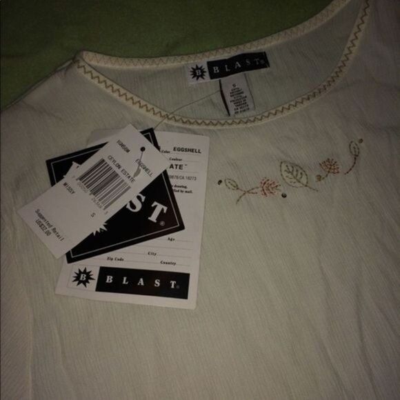 Blast women's short sleeve blouse cream size S embroidered. - Picture 4 of 6